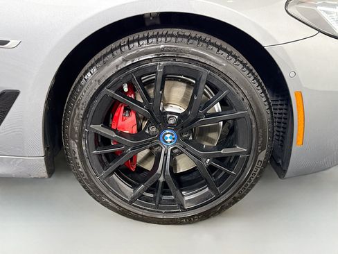 Used 2023 BMW 530e w/ M Sport Package RWD image 32