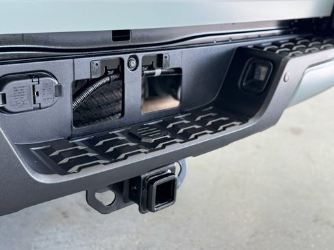 Used 2022 Toyota Tacoma TRD Sport w/ Technology Package image 30