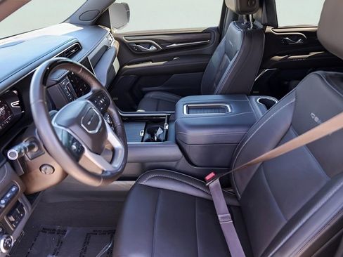 Used 2023 GMC Yukon Denali w/ Advanced Technology Package image 9