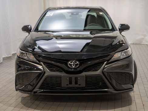 Used 2024 Toyota Camry SE image 2