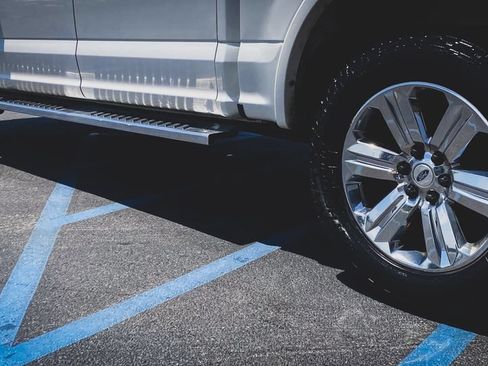 Used 2018 Ford F150 Lariat AWD/4WD image 9