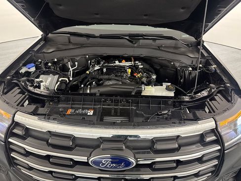 Used 2025 Ford Explorer Active AWD/4WD image 29