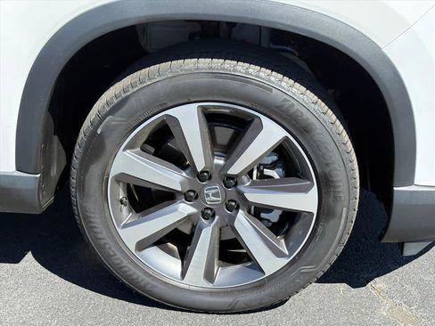 Used 2025 Honda Pilot Elite image 32