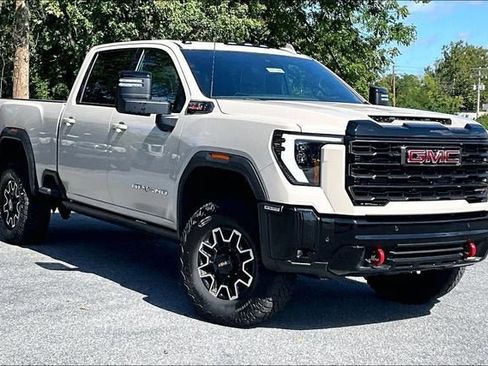Used 2026 GMC Sierra 2500 AT4X AWD/4WD image 2