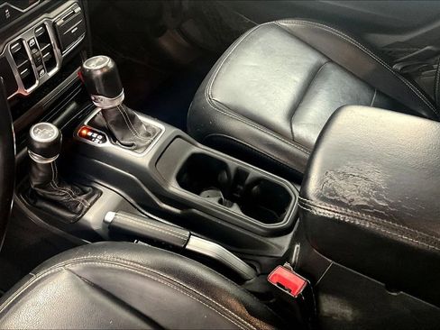 Used 2020 Jeep Wrangler Unlimited Sahara image 13