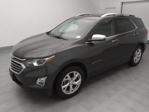 Used 2020 Chevrolet Equinox Premier image 2