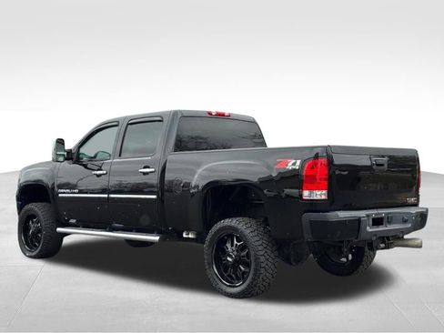 Used 2014 GMC Sierra 2500 Denali w/ Suspension Package, Off-Road image 9