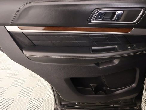 Used 2018 Ford Explorer Platinum image 20