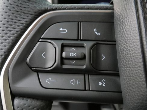 Certified 2025 Toyota Tacoma TRD Off-Road image 27