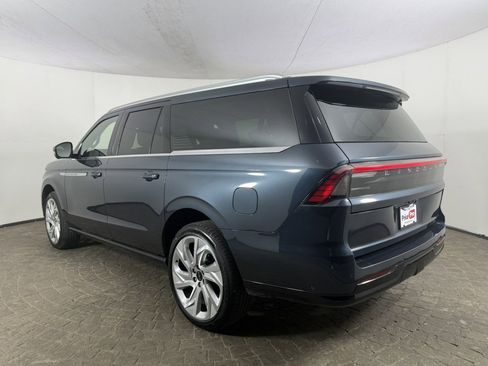 Used 2025 Lincoln Navigator L Reserve image 5