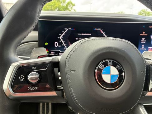 Used 2023 BMW 760i xDrive w/ Luxury Rear Seating Package image 11