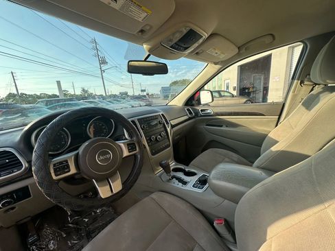 Used 2011 Jeep Grand Cherokee Laredo w/ Security & Convenience Group image 23