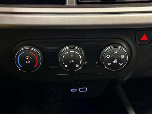 Used 2025 Chevrolet Trax LS FWD image 38