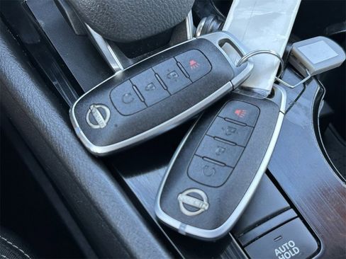 Certified 2023 Nissan Rogue SV image 33