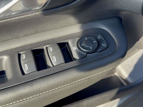 Used 2024 GMC Terrain SLE image 29