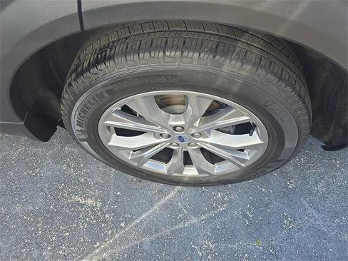 Used 2023 Ford Explorer XLT w/ Equipment Group 202A image 8