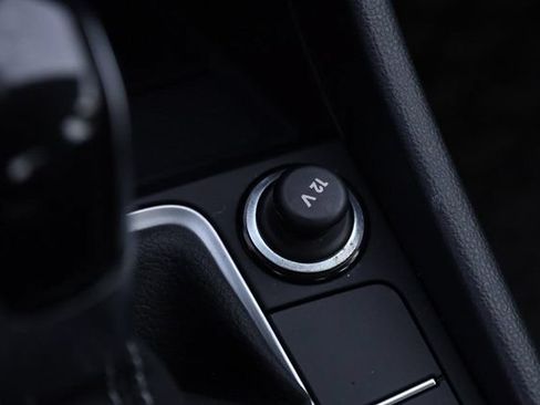 Used 2025 Volkswagen Jetta SE w/ Sunroof Package FWD image 20