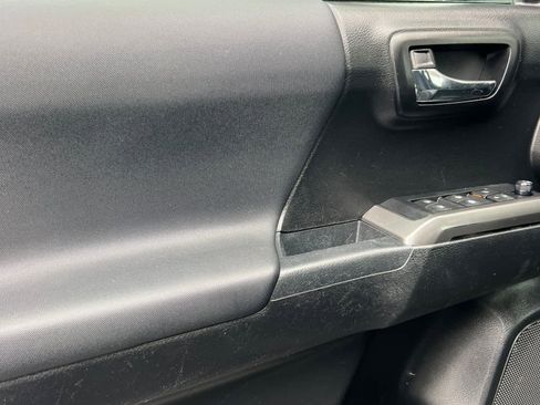 Certified 2022 Toyota Tacoma TRD Off-Road image 12