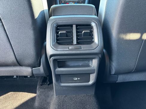 Used 2025 Volkswagen Taos SE image 35