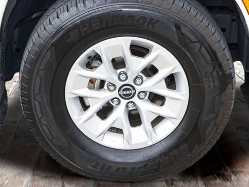 Used 2024 Nissan Frontier SV image 36