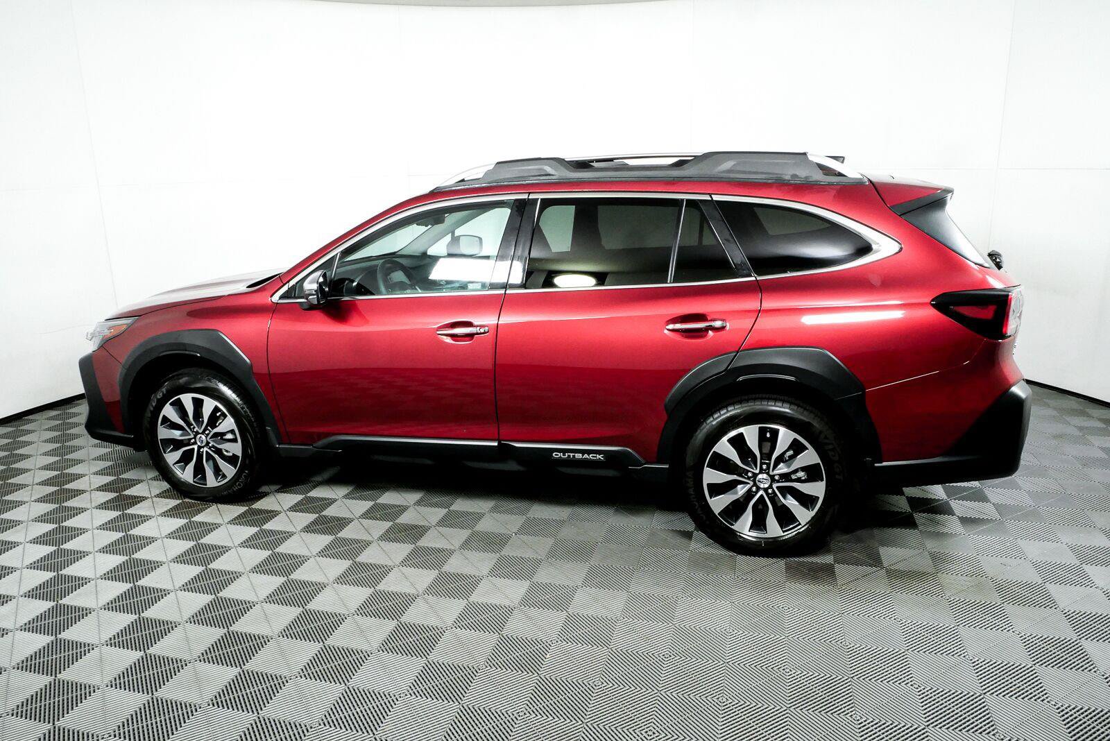 Used 2024 Subaru Outback Touring AWD/4WD image 28
