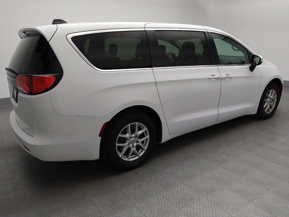 Used 2022 Chrysler Voyager LX FWD image 10