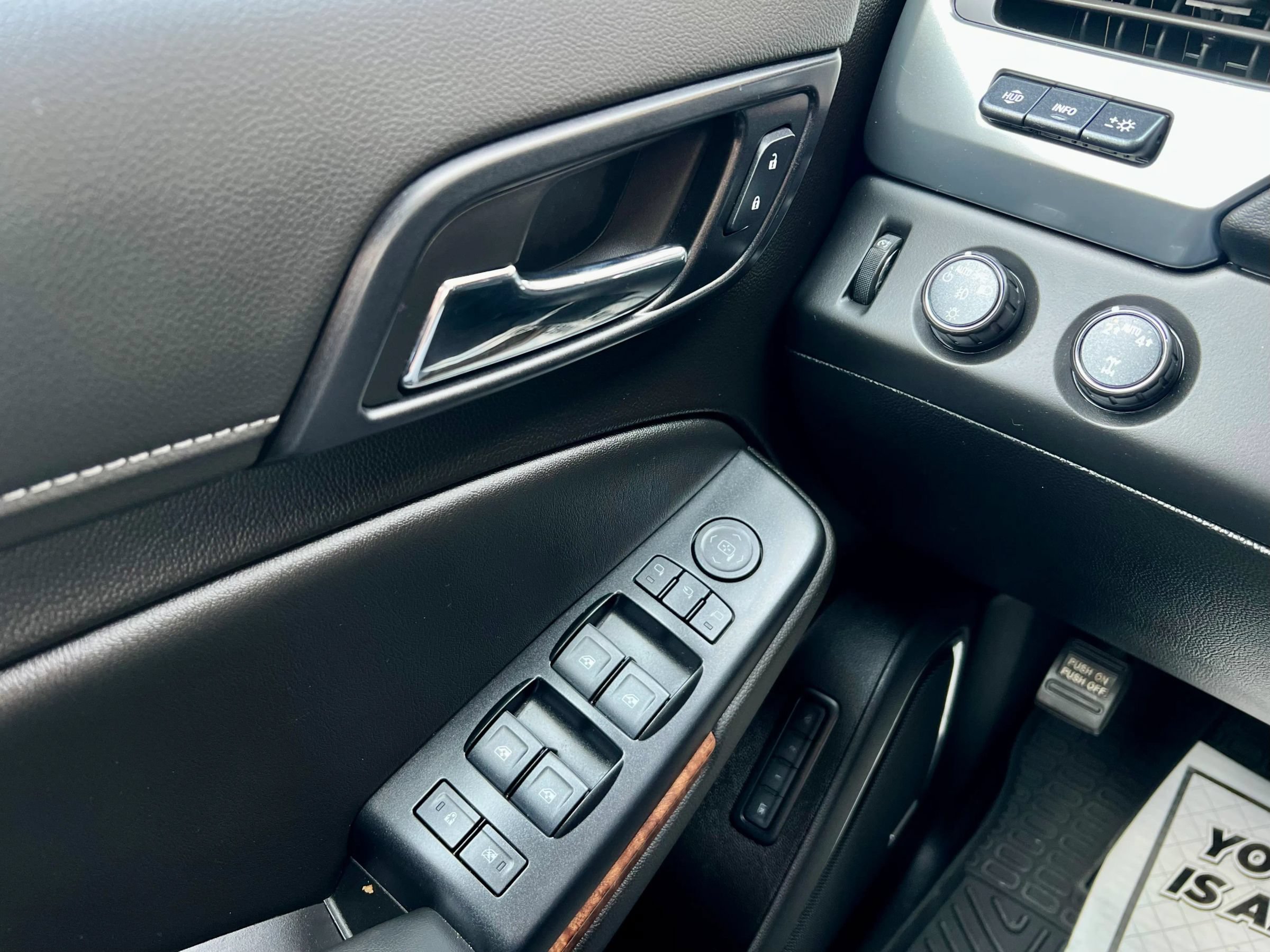 Used 2020 Chevrolet Suburban Premier AWD/4WD image 29
