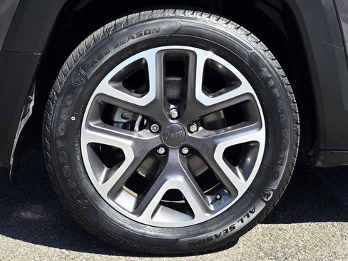 Used 2018 Jeep Renegade Latitude w/ Advanced Technology Group image 9