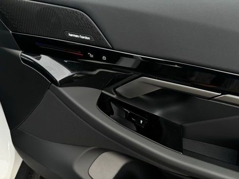 New 2026 BMW 530i xDrive w/ Premium Package image 15