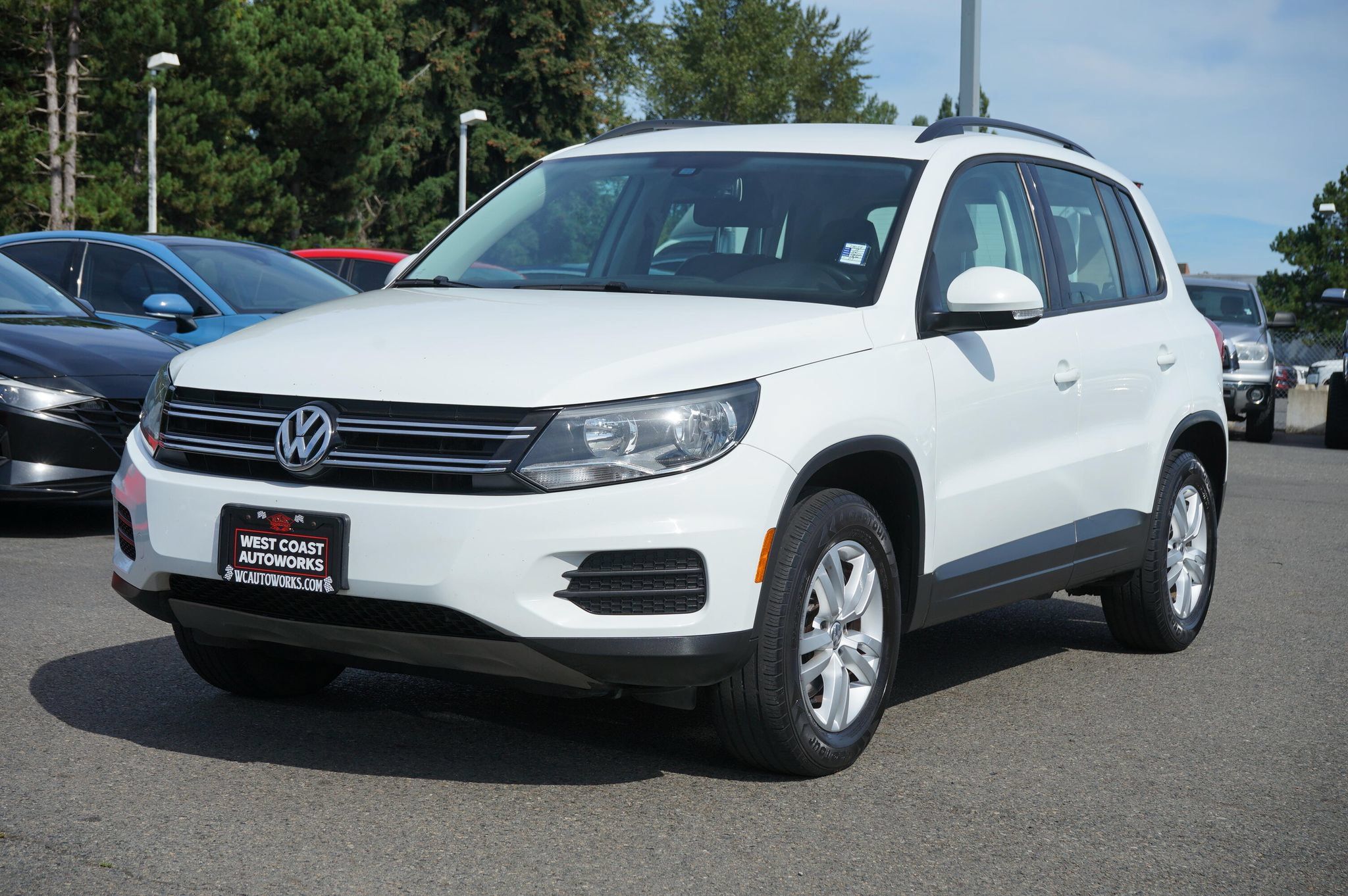 Used 2017 Volkswagen Tiguan S FWD image 2