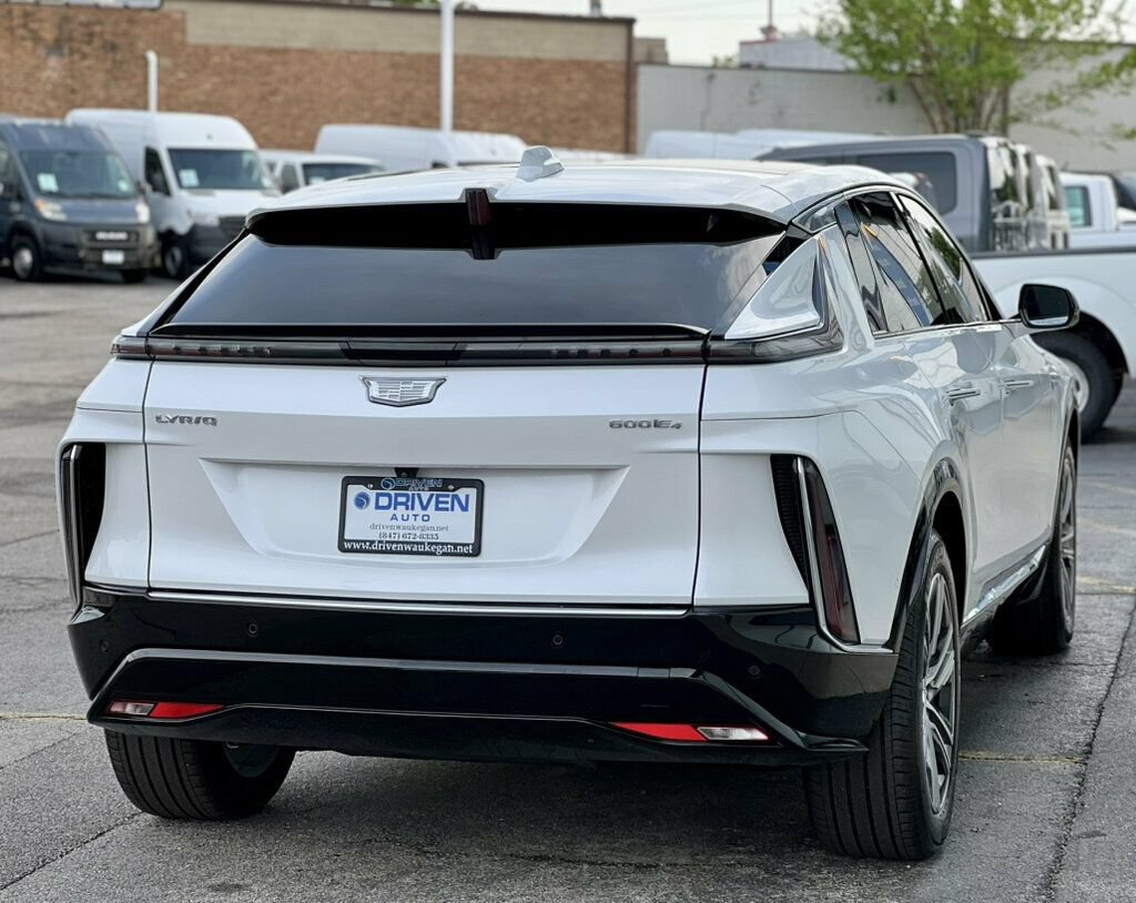 Used 2024 Cadillac Lyriq Luxury AWD/4WD image 5