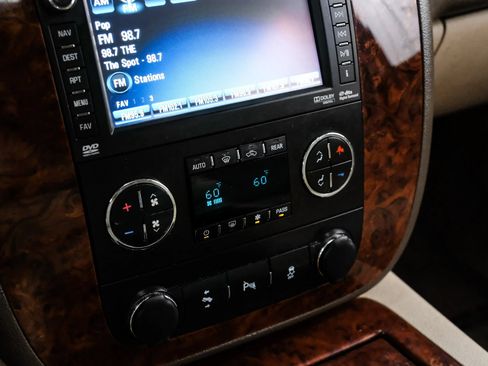 Used 2013 Chevrolet Tahoe LTZ RWD image 30
