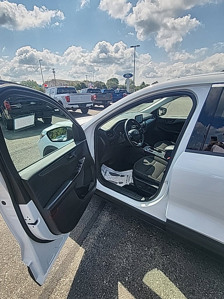 Used 2024 Ford Escape Active AWD/4WD image 17