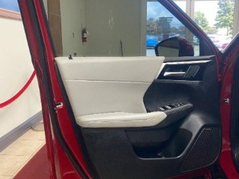 Used 2025 Mitsubishi Outlander SE FWD image 7