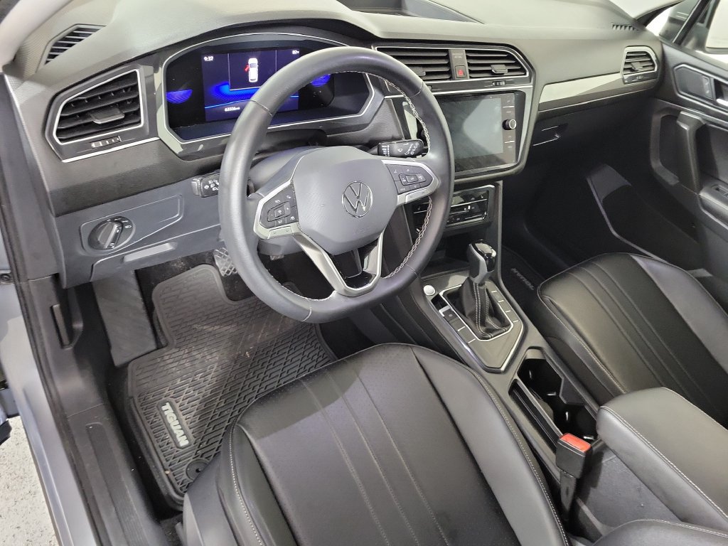 Used 2023 Volkswagen Tiguan SE FWD image 11