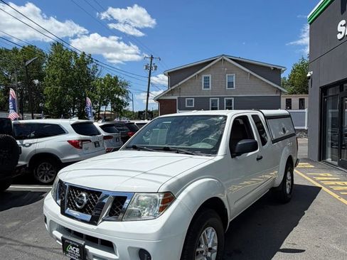 Used 2015 Nissan Frontier SV AWD/4WD image 3