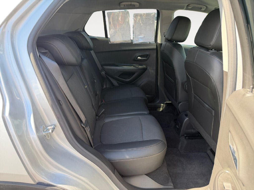 Used 2022 Chevrolet Trax LT w/ LT Convenience Package AWD/4WD image 24