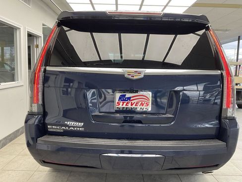 Used 2018 Cadillac Escalade Premium Luxury image 7