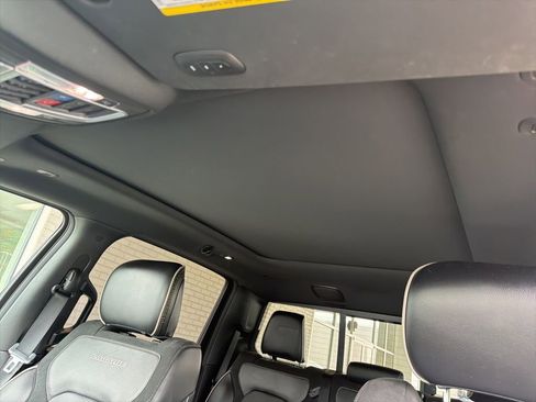 Used 2021 RAM 1500 Laramie AWD/4WD image 17