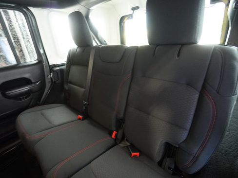 Used 2023 Jeep Wrangler Unlimited Rubicon AWD/4WD image 27