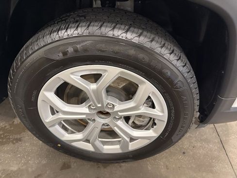 Used 2024 Jeep Compass Sport image 9