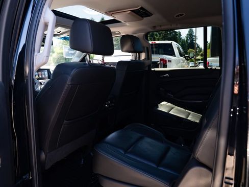 Used 2019 GMC Yukon XL SLT w/ Open Road Package AWD/4WD image 23