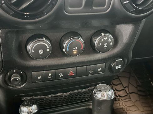 Used 2017 Jeep Wrangler Sahara AWD/4WD image 22