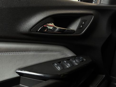 Used 2025 Chevrolet Trax LT FWD image 19