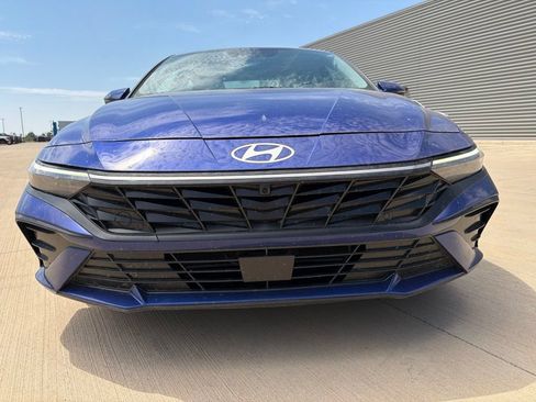 Used 2024 Hyundai Elantra Limited FWD image 9