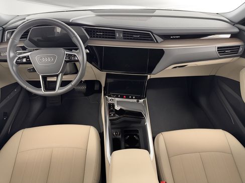 Used 2023 Audi e-tron Premium Plus w/ Premium Plus Package AWD/4WD image 19