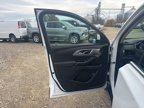 Used 2021 Chevrolet Traverse LT image 9