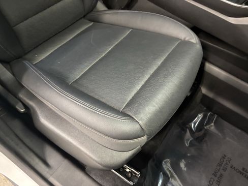 Used 2025 Chevrolet Equinox LT w/ Convenience Package II image 38