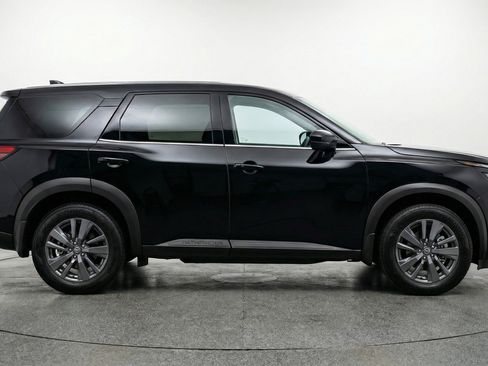 Used 2025 Nissan Pathfinder SV image 11