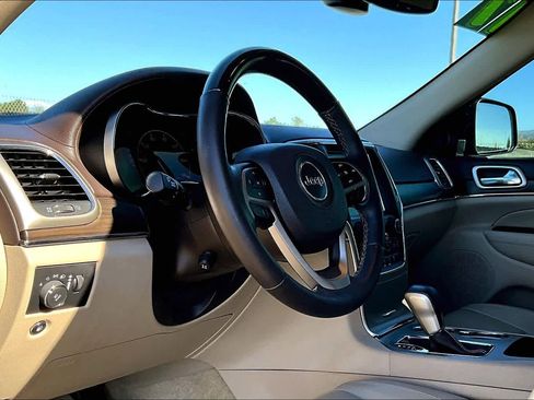 Used 2017 Jeep Grand Cherokee Overland image 17